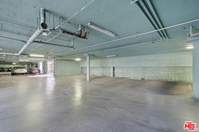 Building Photo - 1037 N Vista St