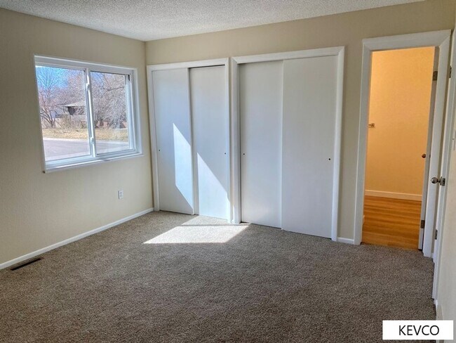 Building Photo - Sprawling Four Bedroom Home