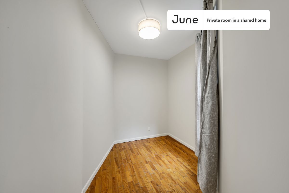 Building Photo - Room in Shared 3 bed/1 bath home