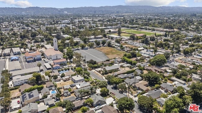 Building Photo - 6712 Cedros Ave
