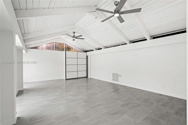 Building Photo - 112 E 1st Ct