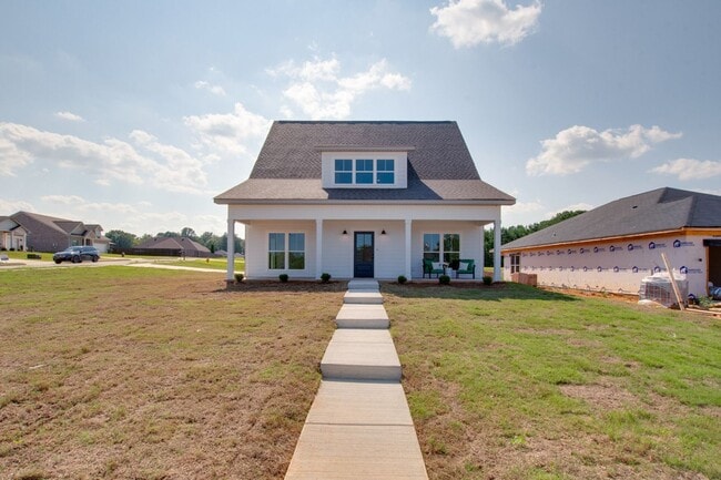 Building Photo - Brand NEW Adorable Craftsman!!!!