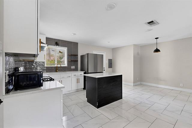 Building Photo - 2611 Hardy Pl
