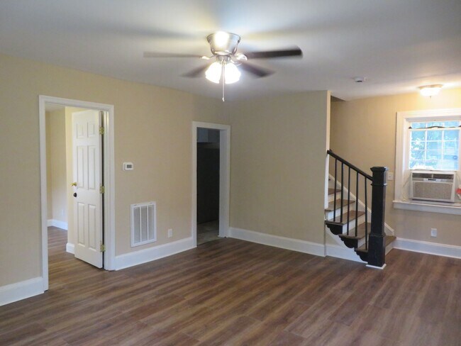Building Photo - Newly renovated and updated home in Historic Petersburg.