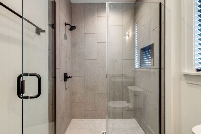 Building Photo - Like New 4 Bedroom Luxury Home in Franklin TN