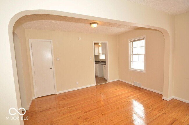 Building Photo - 5005 Indianola Ave