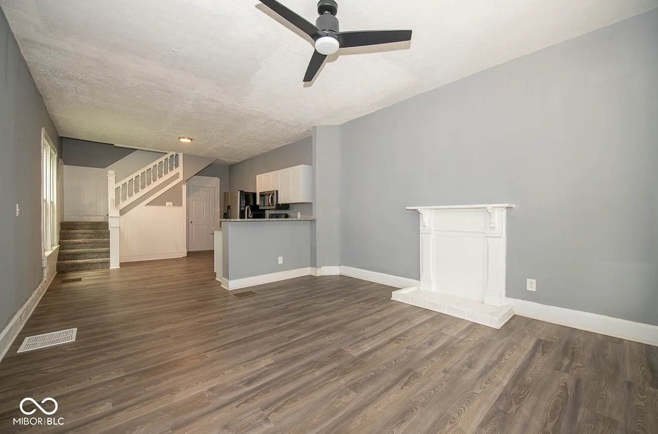 Building Photo - 246 N Beville Ave