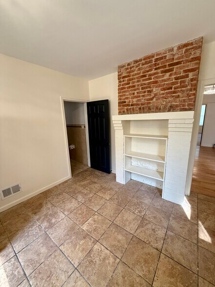 Building Photo - 132 Wakeman Ave