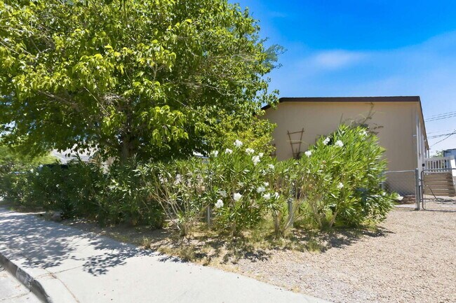 Building Photo - "Spacious 4-Bedroom Oasis with 2 Full Baths on Mount Rainier Ave, Las Vegas – Your Perfect Retrea...