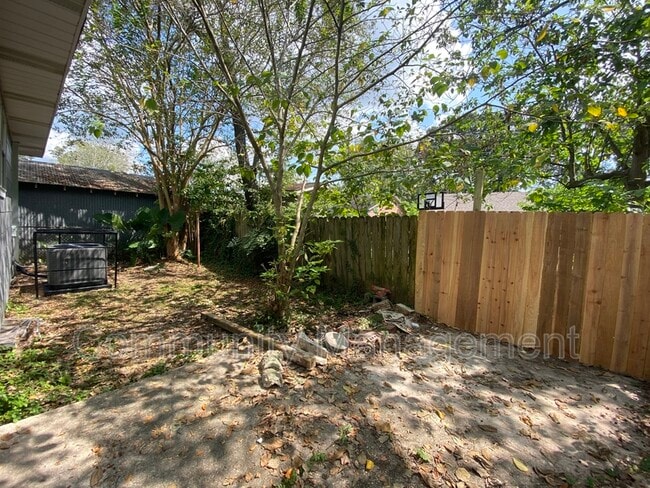 Building Photo - 821 W Garfield St