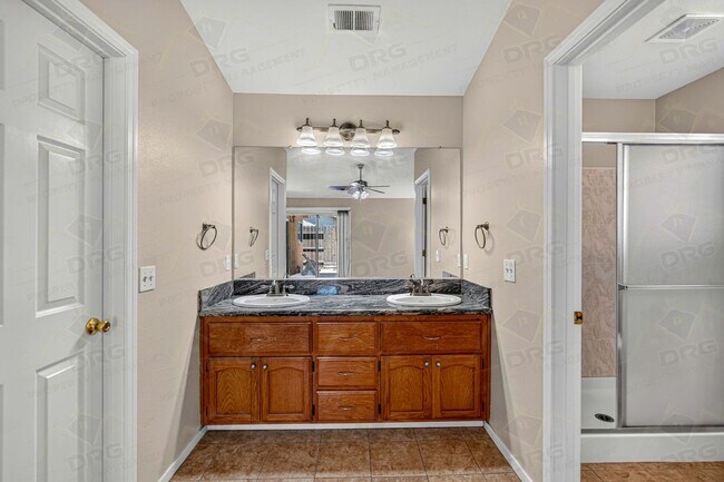 Building Photo - 2713 Mozart Dr