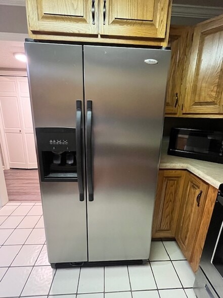 Refrigerator - 333 Mount Vernon Dr