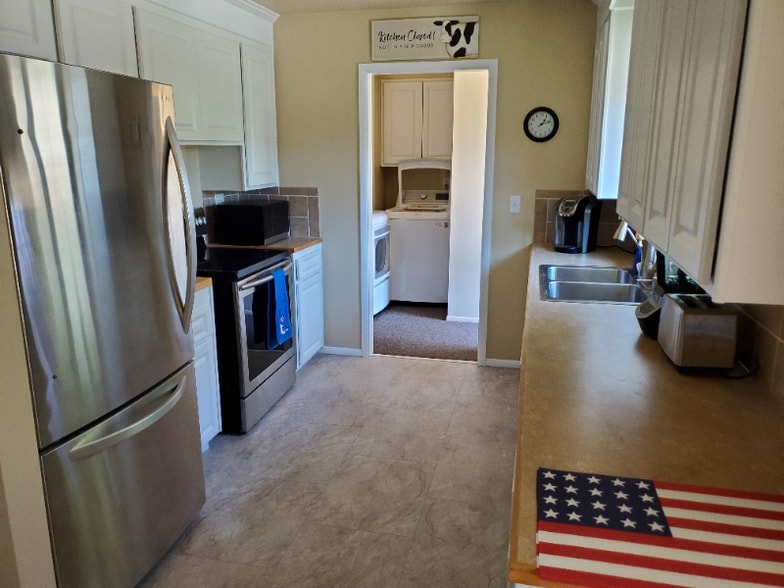Building Photo - 2404 N Weaver Cir