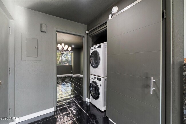 Building Photo - 1018 E Osborn Rd