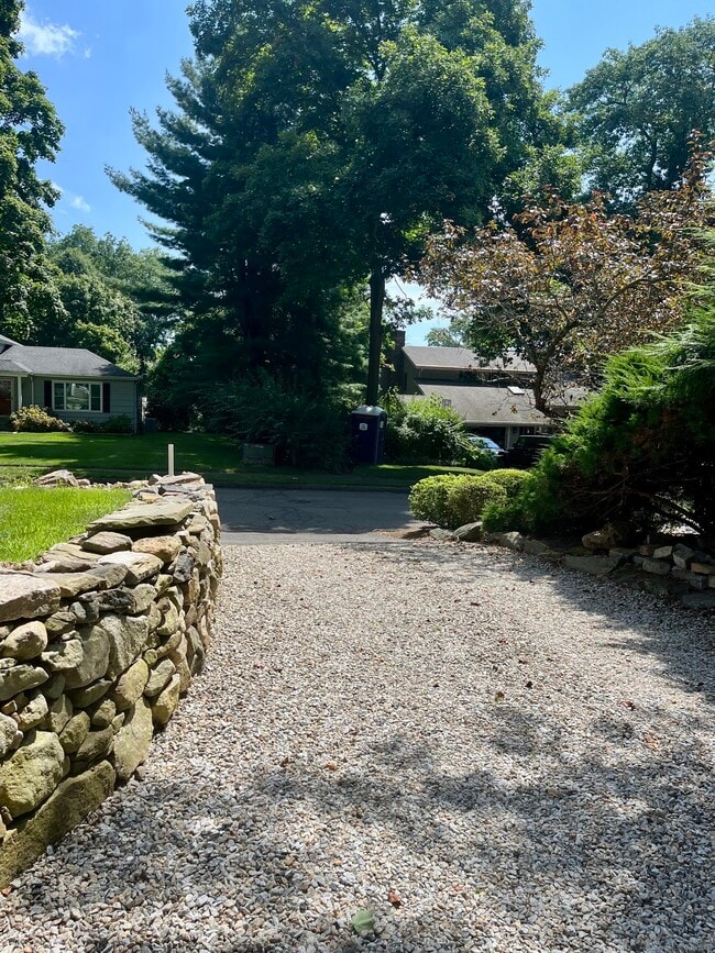 Building Photo - 15 Old Witch Ct