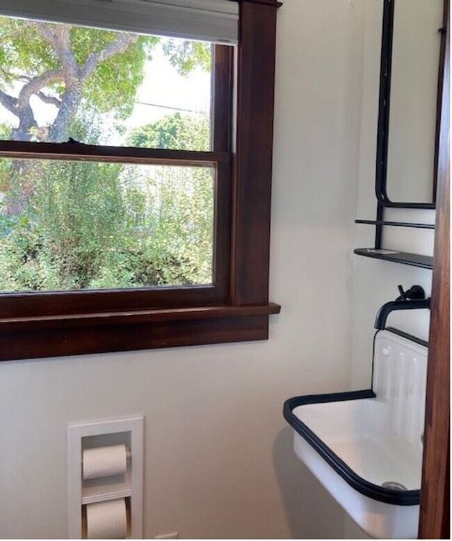 Building Photo - Charming Belmont Heights Bungalow 2 bed/ 1.5 bath