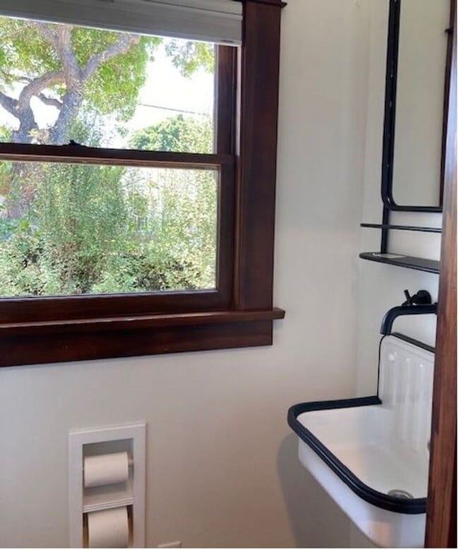 Building Photo - UPCOMING-Charming Belmont Heights Bungalow 2 bed/ 1.5 bath