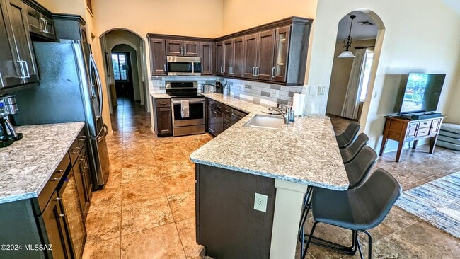 Building Photo - 38135 S Rolling Hills Dr