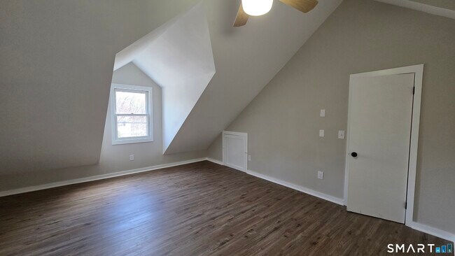 Building Photo - 5 Morris Rd