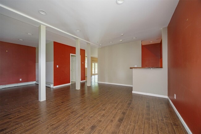 Building Photo - 37 Pine Ln