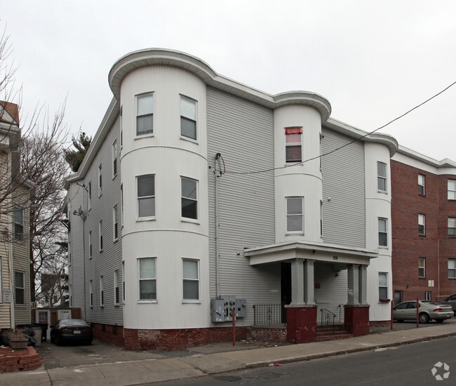 Building Photo - 208 Linden St