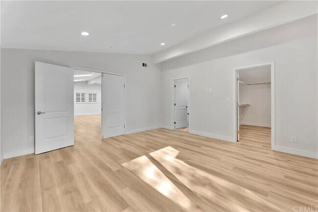 Building Photo - 1650 Tustin Ave