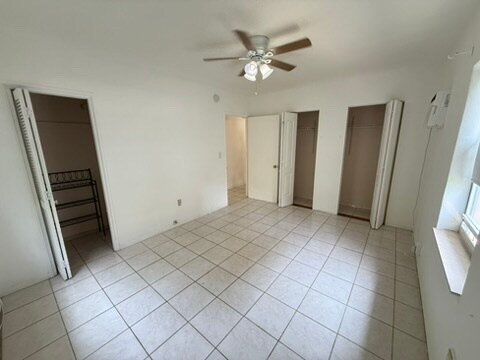 Building Photo - 518 Santander Ave