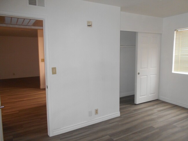 Building Photo - Charming 1 Bedroom Condo