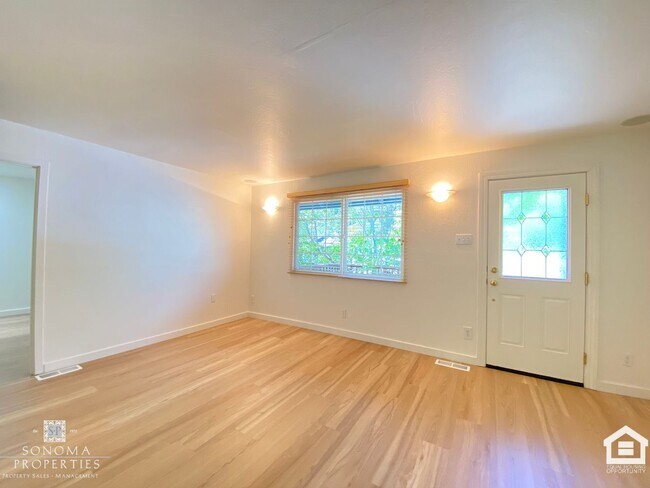 Building Photo - Inviting 3BD/2BA Home in Glen Ellen