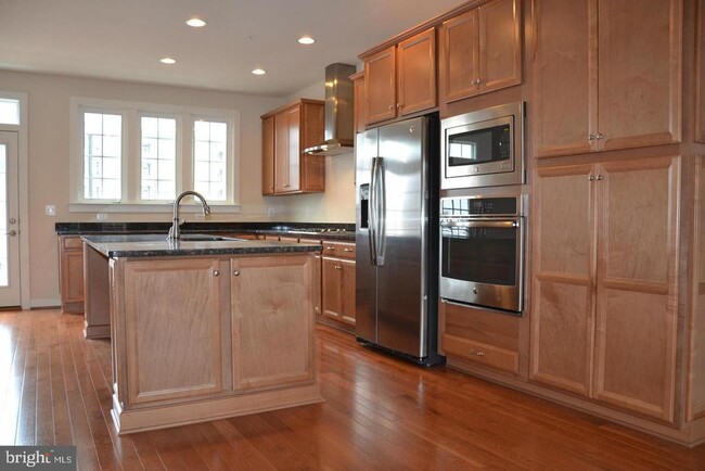 Building Photo - 3174 Yeager Dr