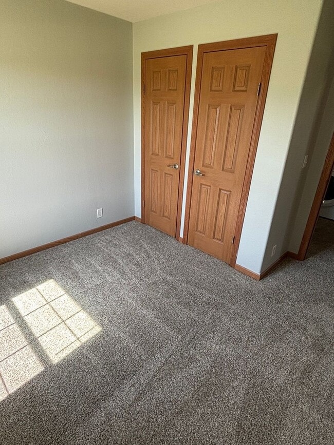Building Photo - Newly Updated Townhome in Ogden!