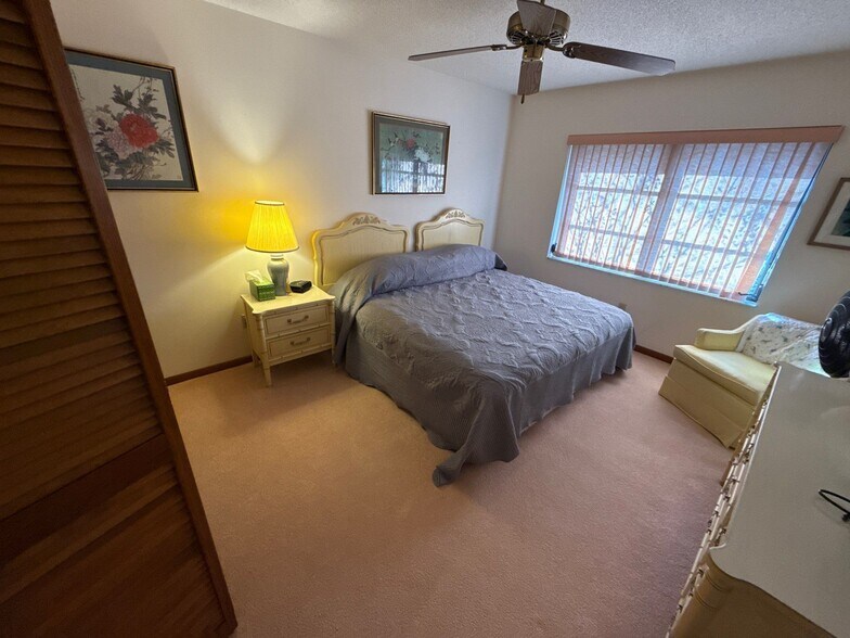 Building Photo - 117 Golfview Dr