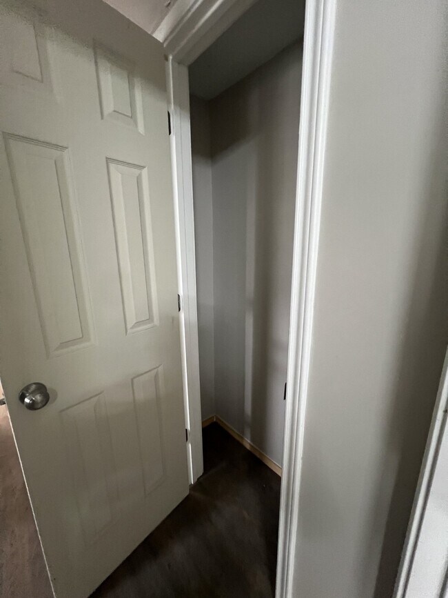 Building Photo - 9745 Long Point Rd