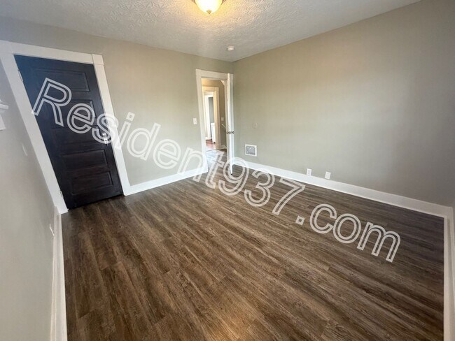 Building Photo - Updated 3 bed 1 bath home!
