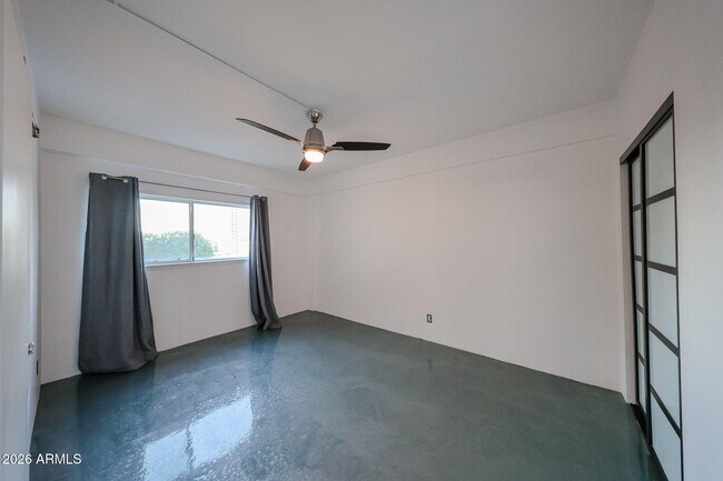 Building Photo - 353 E Thomas Rd