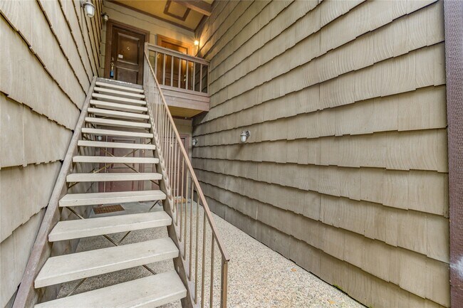 Building Photo - 11711 Memorial Dr