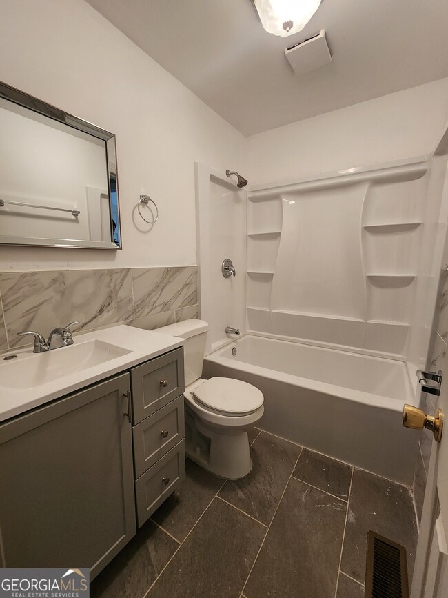 Building Photo - 514 Benson St