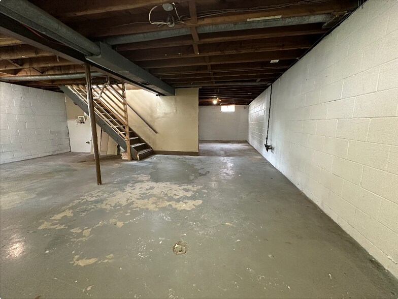 Building Photo - 3003 Cabot Dr
