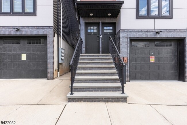 Building Photo - 19 Shaw Ave