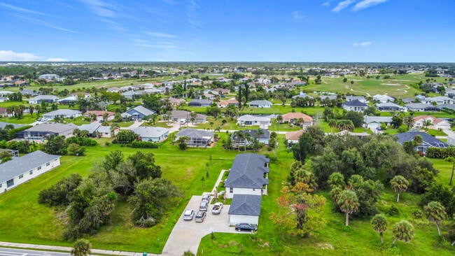 Building Photo - 260 West Dr