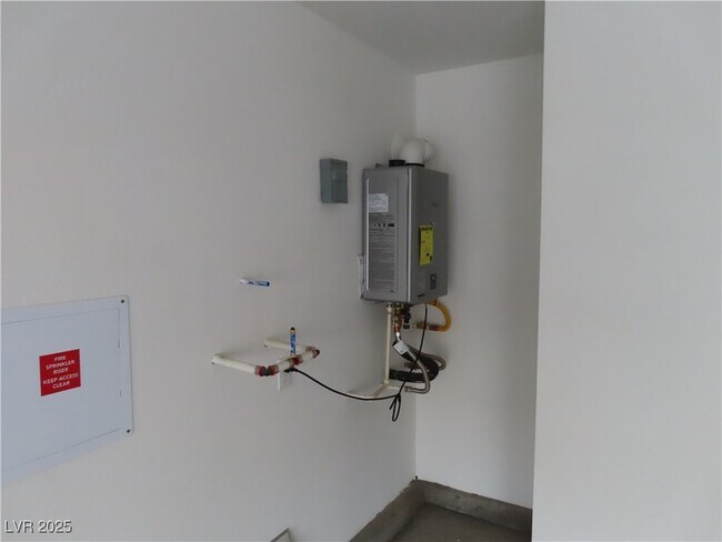 Building Photo - 618 Bellus Pl