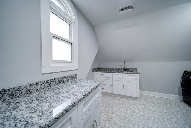 Building Photo - 119 Plantation Dr