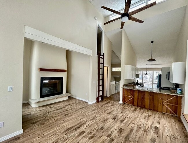 Building Photo - 2 bedroom duplex in West Vail