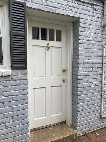 Building Photo - 3963 Fessenden St NW