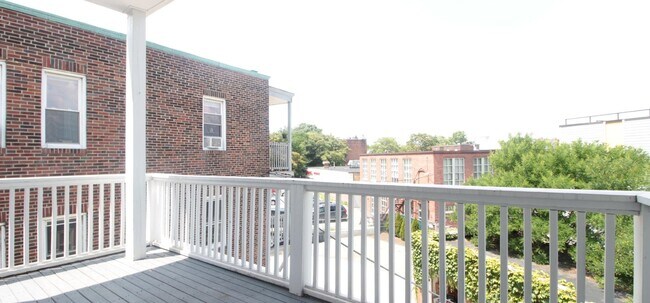 Building Photo - 1433 Cambridge St