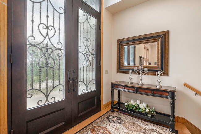 Building Photo - 811 Western Hills Dr