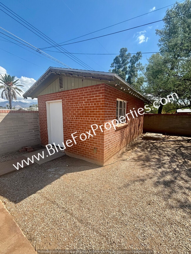 Building Photo - 3137 E Linden St