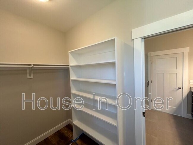 Building Photo - 203 Fletcher View Dr