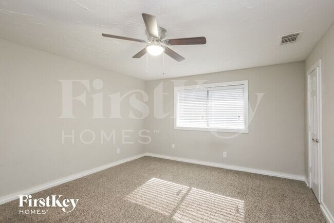 Building Photo - 1709 Plummer Dr