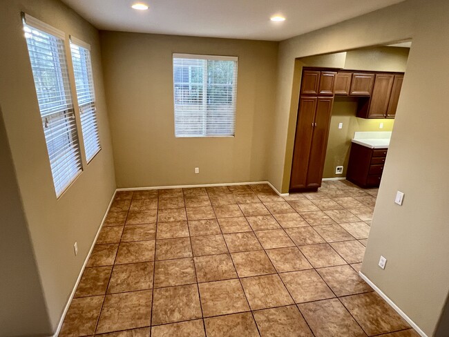 Dinning Room - 27447 Coldwater Dr